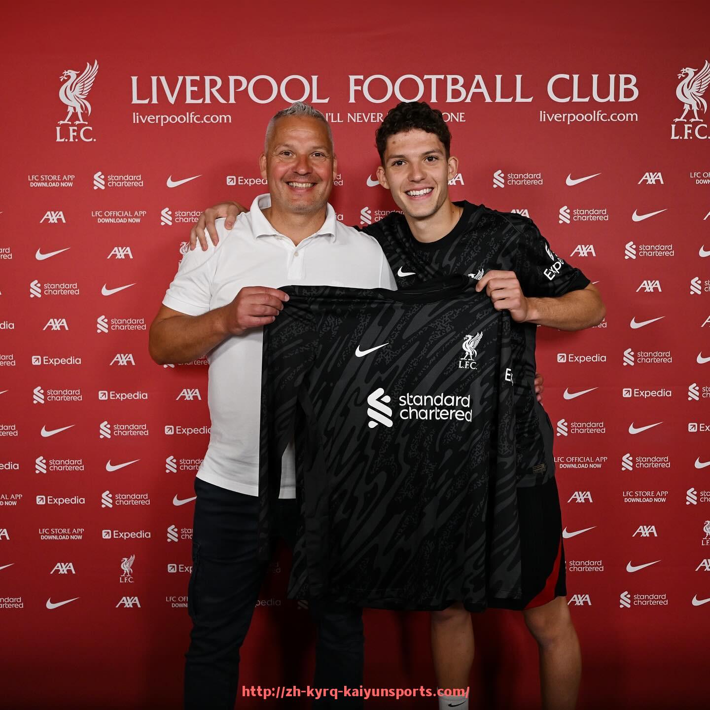 ky开云-西甲解说直播名嘴阵容及比赛中战术解析水准评价